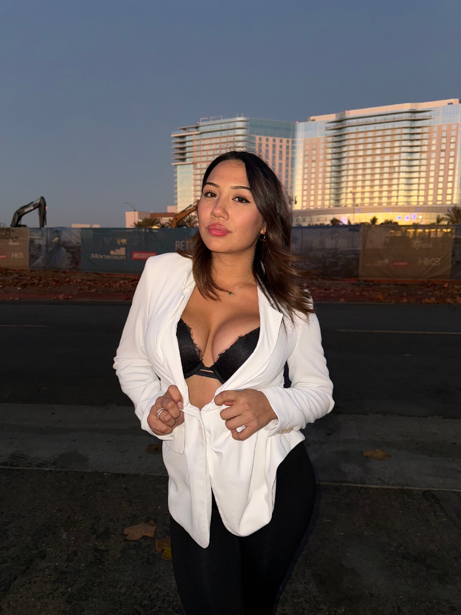 Take a pause and enjoy Ali Cruz — streaming from Windhoek