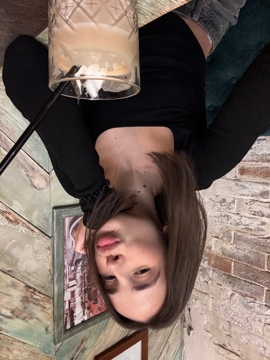 Fresh photos, fresh mood — Tina online in Windhoek